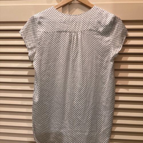 Polka dot short-sleeve shirt H&M medium like new with v-neck