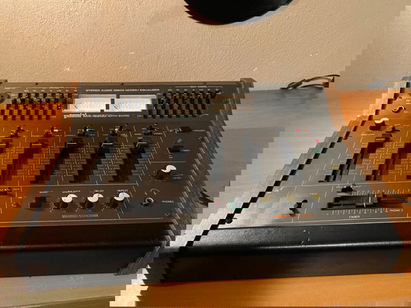 Gemini MX-8200 с Echo 80s стерео аудио диско миксер/еквалайзер EK4