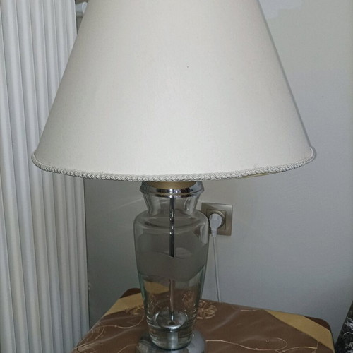 Table lamp with transparent glass base and white shade like new