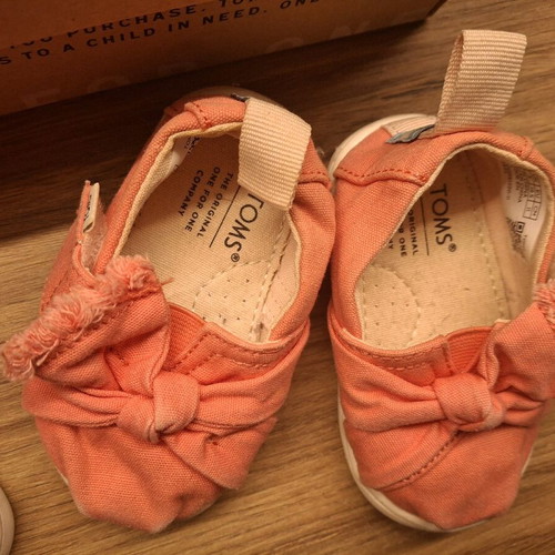 Toms kids espadrilles like new, 2 sizes, pink