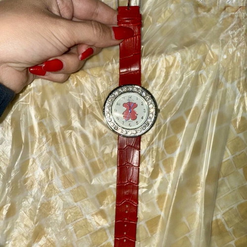 Red wristwatch authentic, needs battery