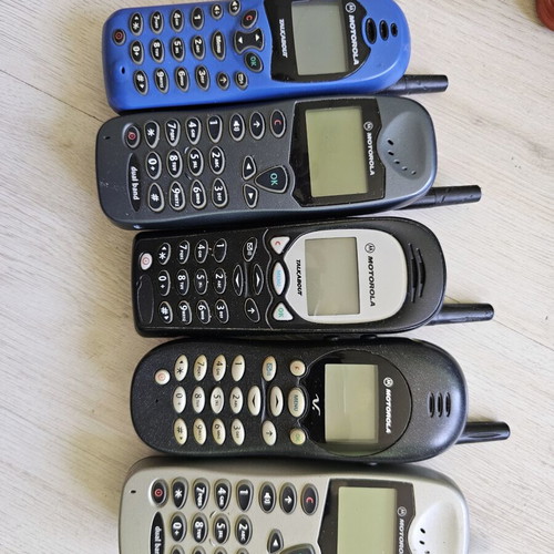 Motorola lot of mobile phones for parts