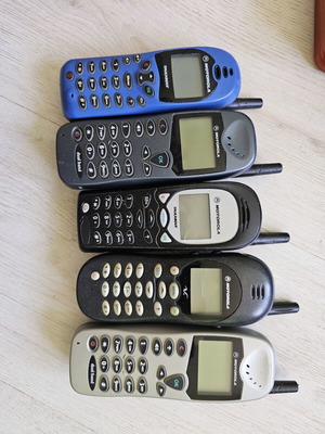 Motorola lot of mobile phones for parts