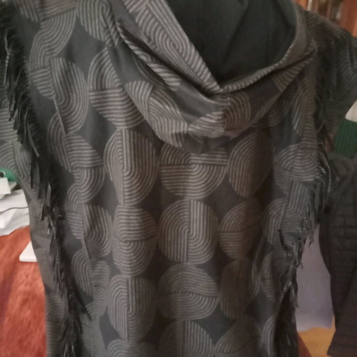 Sleeveless jacket new with fringes and hood in olive color