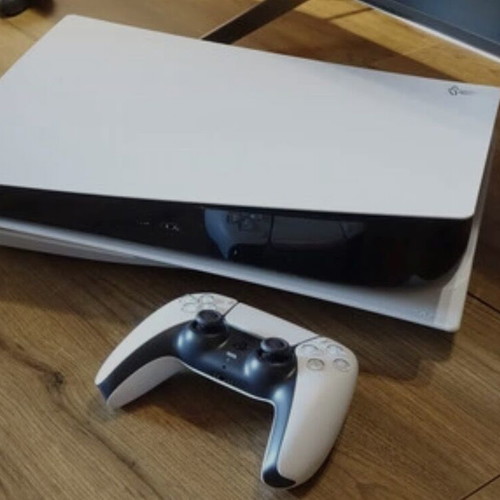 Ps5 lightly used with game, no scratches