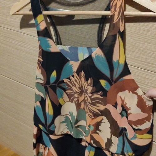 Sleeveless blouse like new, colorful, size L
