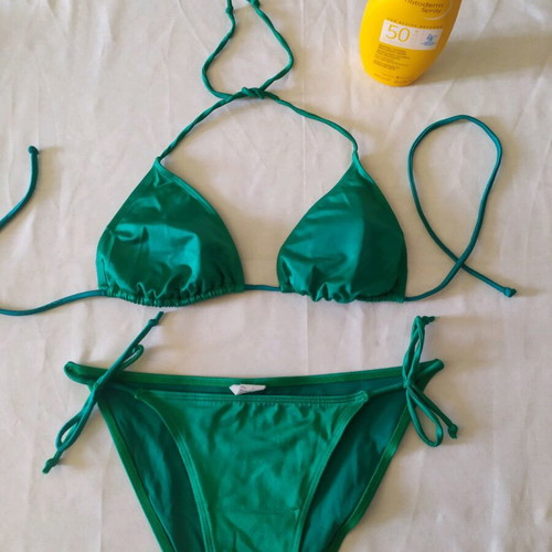 Women's bikini size S like new, emerald with bust padding