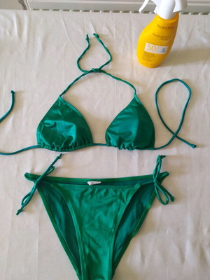 Women's bikini size S like new, emerald with bust padding