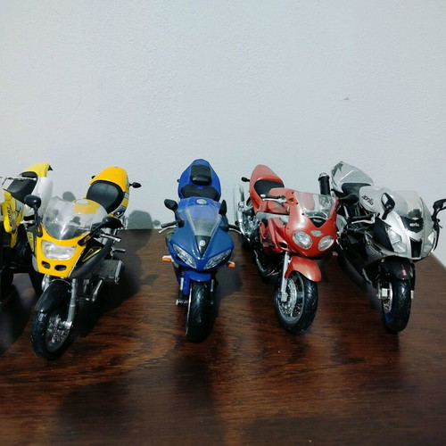 Collectible motorcycles like new, pack of 11 pieces