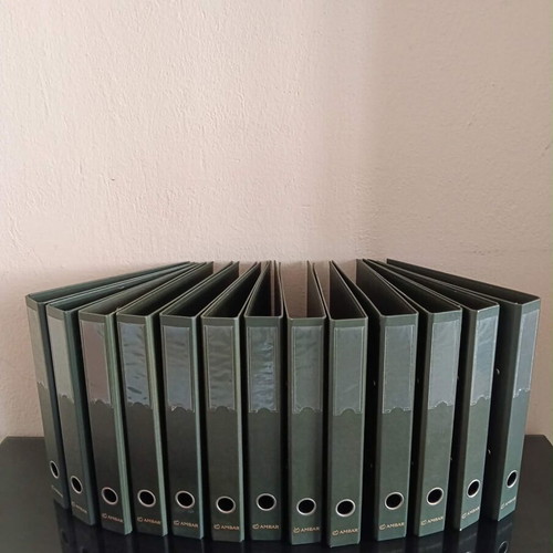 Ambar dark green binders like new, pack of 13 with 30 sleeves