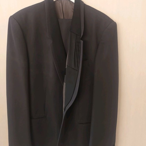 Men's suit used, size XXL