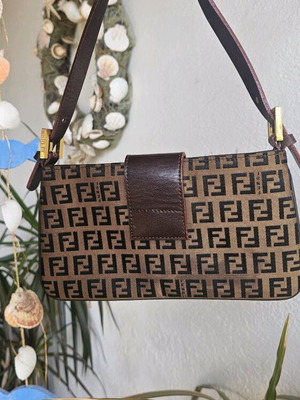Τσάντα Fendi χειρός μεταχειρισμένη, καφέ με χρυσαφί λεπτομέρειες