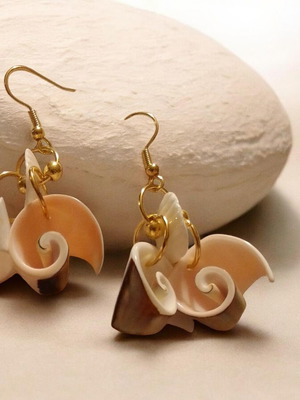 Handmade shell earrings and bracelet set with gold clasp, dangling