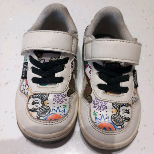 Disney kids sneakers size 22 like new