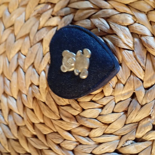 Small vintage jewelry box like new