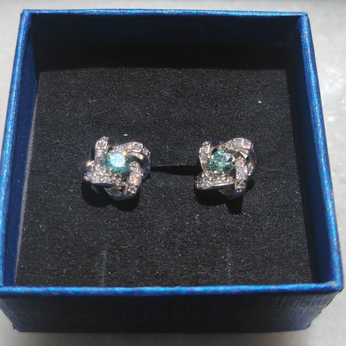 Silver earrings with emerald green Moissanite stones 0.6ct, new