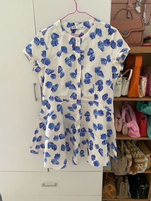 Μίνι κοντομάνικο φόρεμα Zara σαν καινούργιο, άσπρο με μπλε κοχύλια