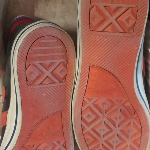 Converse All Star leather boots like new, size 42, black and red