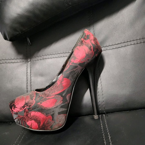Fullah Sugah pumps used, size 40, black and red