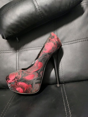 Fullah Sugah pumps used, size 40, black and red