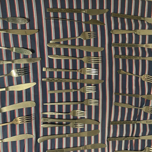 Collectible cutlery used, 41 knives, 3 spoons, 35 forks