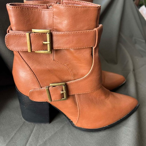Funky Buddha brown ankle boots like new size 41 with buckles