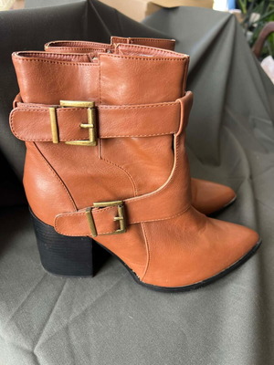 Funky Buddha brown ankle boots like new size 41 with buckles