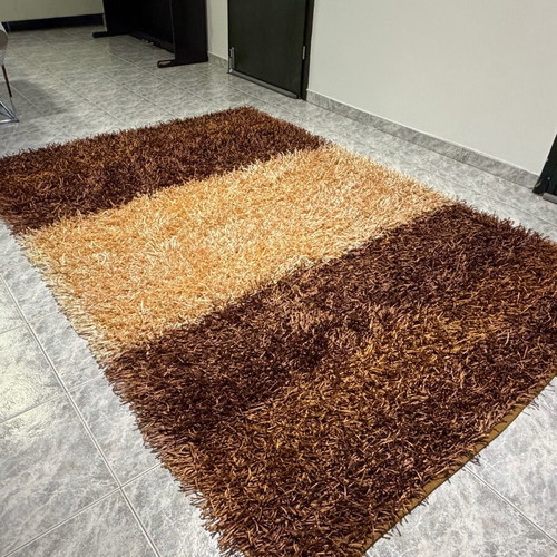 Rug 240cm x 160cm like new