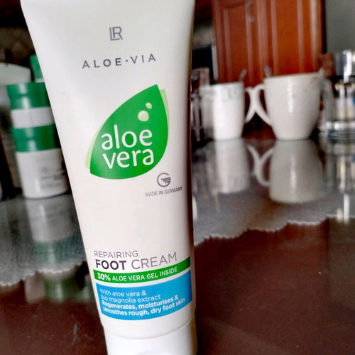 Aloe Vera Repairing Foot Cream new