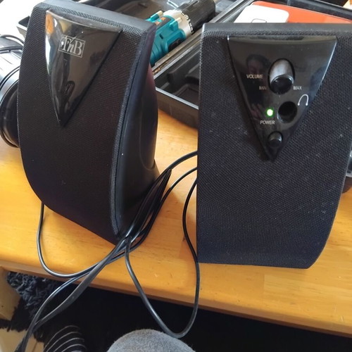 TnB PC speakers like new with aux cable