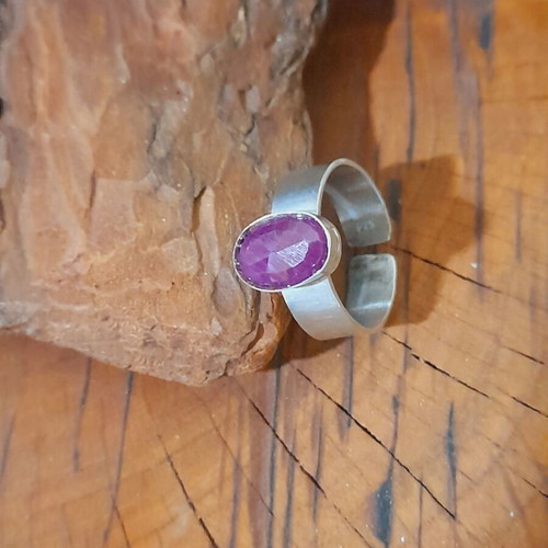 Handmade 925 silver ring with semi-precious stone and opening shank new