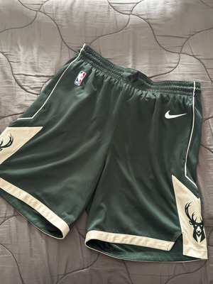 Milwaukee Bucks shorts like new
