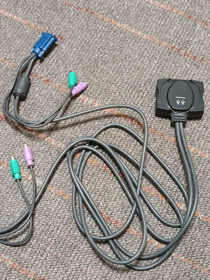Konig CMP-KVMSWIT11 double VGA cable like new