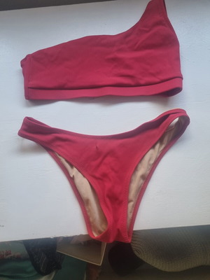 One-shoulder swimsuit size M like new, red