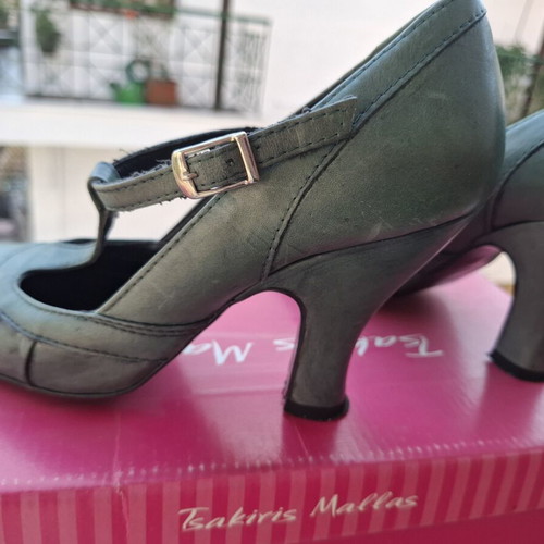 Tsakiris Mallas leather pumps with side buckle, like new, size 36, green