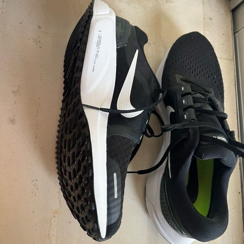 Nike Air Zoom Vomero 16 DA7245-001 Black like new, size 45
