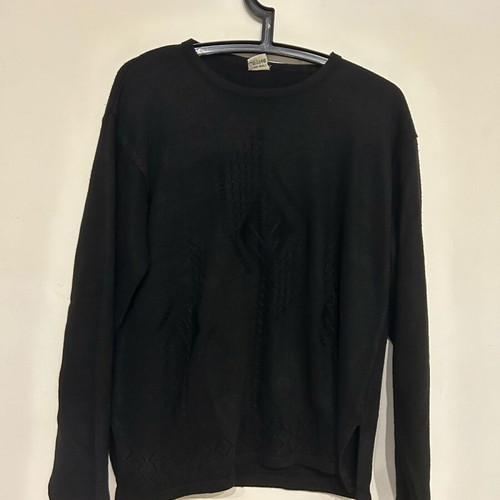 Black pullover used with embroidery, ideal for M/L