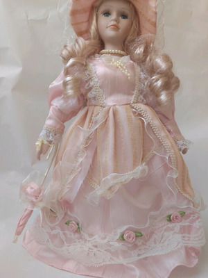 Porcelain dolls used, set of 2 with clothes and accessories