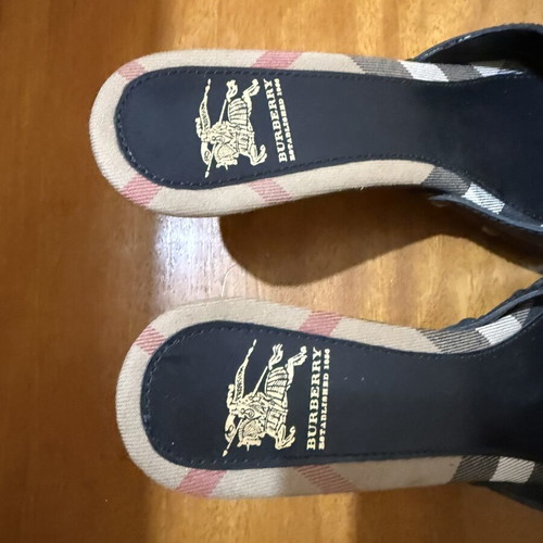 Burberry vintage women's mules like new, Nova Check pattern