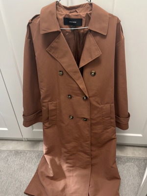 Vero Moda trench coat in perfect rotten apple color, medium, like new
