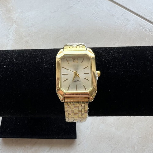 Women's watch new gold color