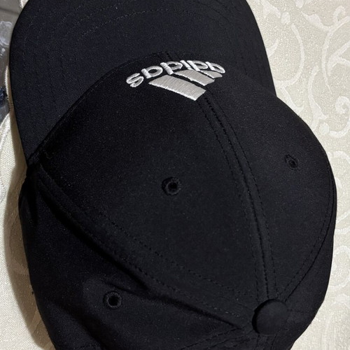 Adidas kids hat like new, one size, black and white