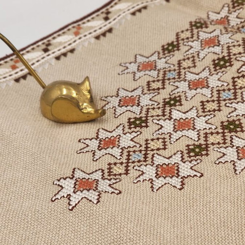Vintage linen hand-embroidered tablecloth 70x32 cm