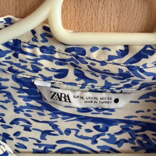 Zara women's shirt like new, slim fit, size 42, blue and white