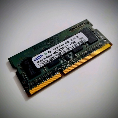 Laptop memory DDR3 1GB 1066MHz Samsung M471B2874EH1-CF8 like new