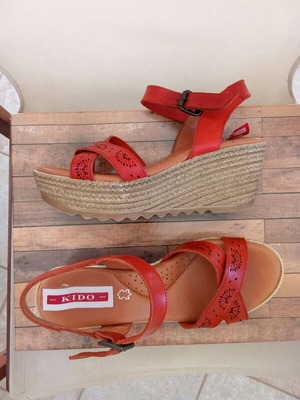 Leather platform sandals like new, size 37, red