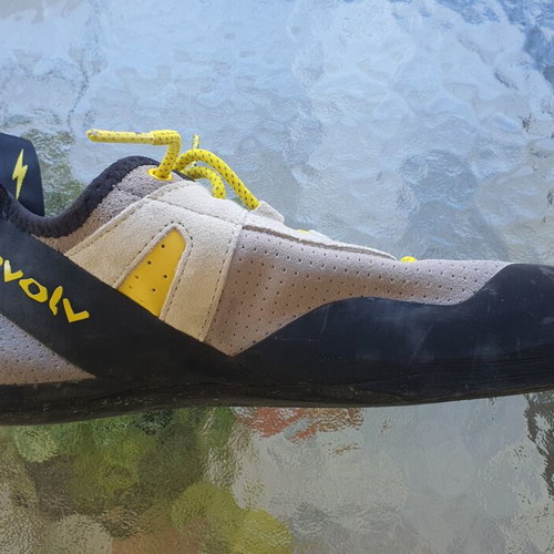 Evolv Defy Lace climbing shoes like new, size 43, gray and yellow
