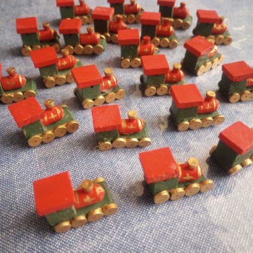 Wooden decorative train set, pack of 21, new