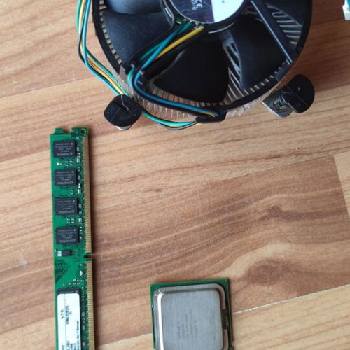 Intel Pentium 4 524 CPU with LGA775 cooler and 2GB Kingston RAM