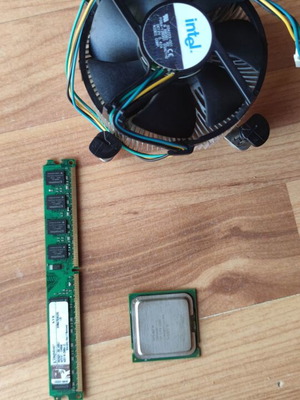 Intel Pentium 4 524 CPU with LGA775 cooler and 2GB Kingston RAM